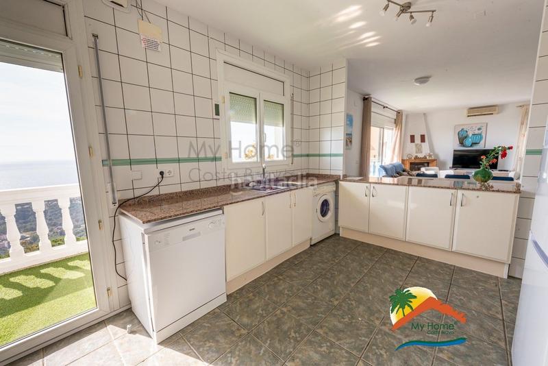 Foto 4a145de0-2878-448d-85b4-71bec48562c0. Chalet r02205 casa con licencia turística, paneles solares, piscina y vistas al mar en Lloret de Mar
