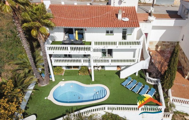 Foto def33118-a050-40dc-92aa-8017a1388f0e. Chalet r02205 casa con licencia turística, paneles solares, piscina y vistas al mar en Lloret de Mar
