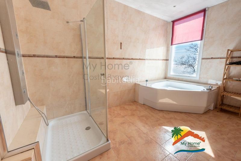 Foto ea066119-e0e8-4e79-bfa9-504da1856209. Chalet r02205 casa con licencia turística, paneles solares, piscina y vistas al mar en Lloret de Mar