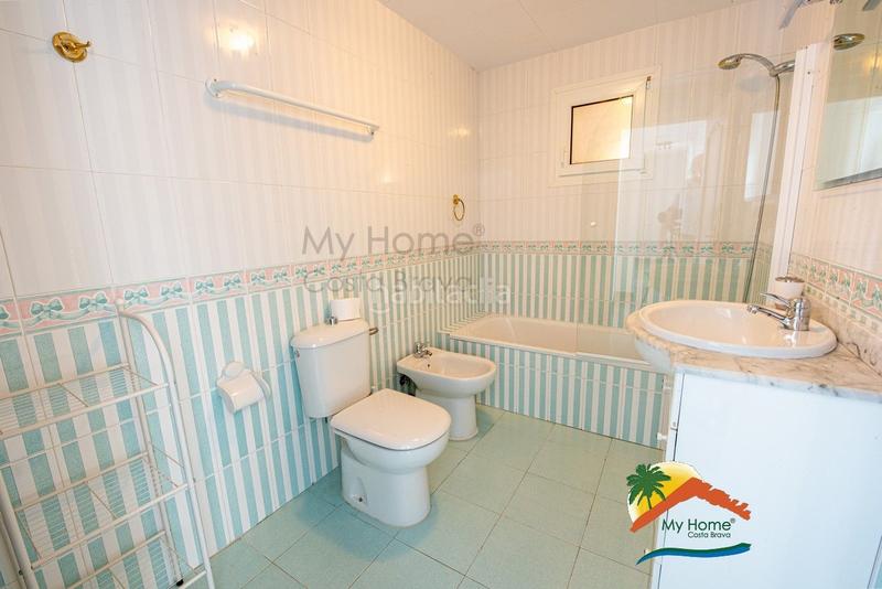 Foto f284b852-b10e-4d08-a735-f3262affa58b. Chalet r02205 casa con licencia turística, paneles solares, piscina y vistas al mar en Lloret de Mar