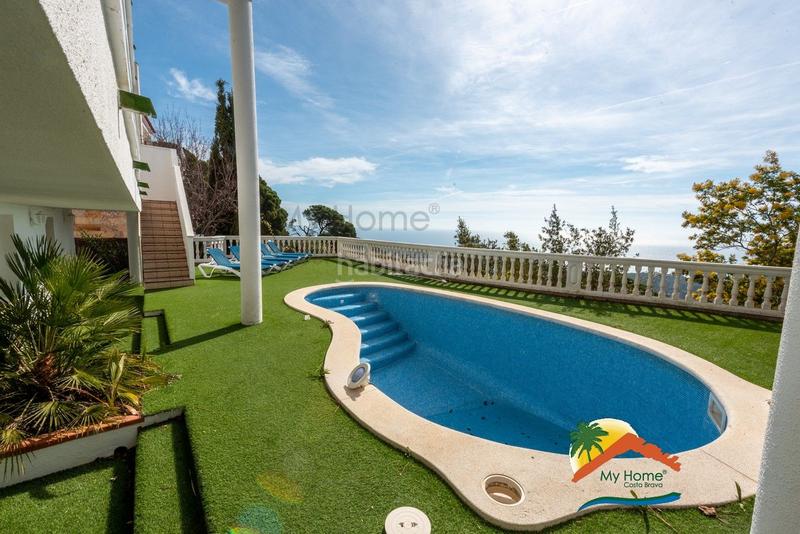Foto f96cbbbd-8281-4182-a22e-93de0f63d3a5. Chalet r02205 casa con licencia turística, paneles solares, piscina y vistas al mar en Lloret de Mar