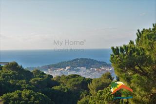 Terreny residencial a Carrer migjorn 13. R02028 terreno con vistas al mar en roca grossa, lloret de mar