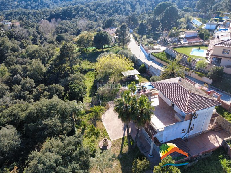 Foto 0d323b8e-afc0-47d7-a5df-d5d61c00a762. Casa amb xemeneia calefacció aparcament piscina a Lloret de Mar