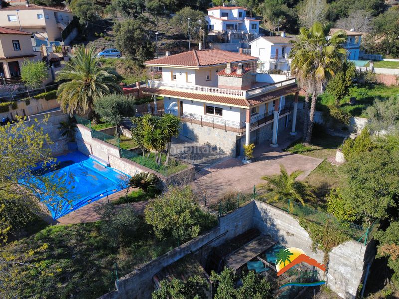 Foto 85c1ceec-89af-4bca-aba3-66f9558ed164. Casa amb xemeneia calefacció aparcament piscina a Lloret de Mar