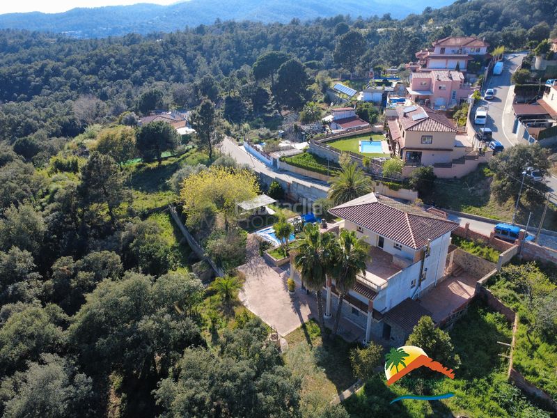 Foto a804e3fd-621f-42af-a6b8-0cbaa1d1bbaa. Casa amb xemeneia calefacció aparcament piscina a Lloret de Mar