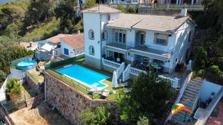 Casa en Roca Grossa. R01281 bonita casa  con piscina, vistas al mar y montaña en roca
