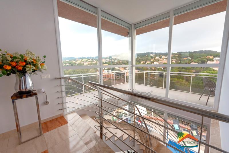 Foto 6d20bdc5-7460-41b7-8772-9c0dfc19b599. Chalet with fireplace heating parking pool in Lloret Verd - Els Pinars Lloret de Mar