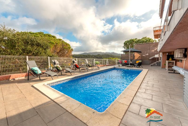 Foto a73dc9fa-f4aa-4d49-8dfd-72d582dafc25. Chalet with fireplace heating parking pool in Lloret Verd - Els Pinars Lloret de Mar