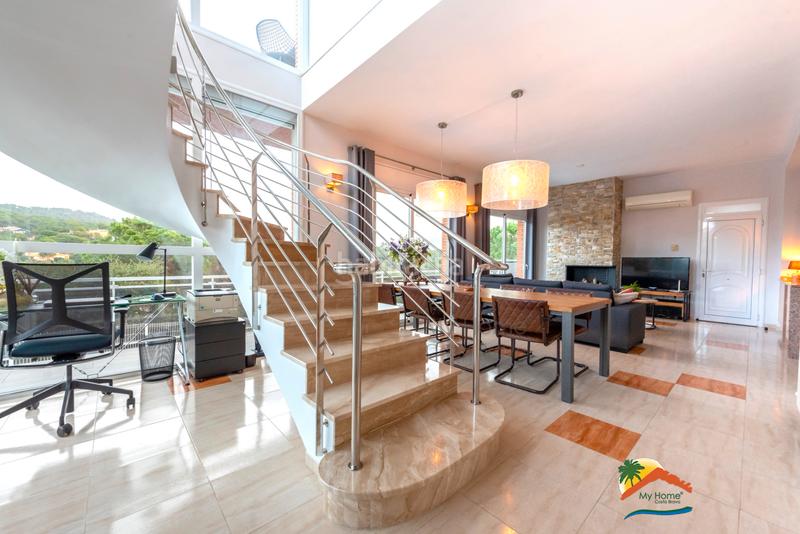 Foto d3b33969-b3c5-4ad2-88e1-171ad6eb5b30. Chalet with fireplace heating parking pool in Lloret Verd - Els Pinars Lloret de Mar