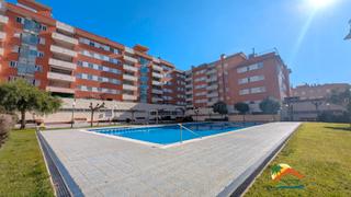 Piso en Fenals. R02471 piso de 4 habitaciones, 2 baños y piscina comunitaria , a