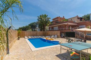 Casa a Condado del Jaruco - Puigventós. R02478 amplia casa con 3 apartamentos independientes, piscina y