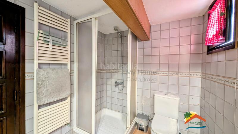 Foto 2e2fb983-dba4-4eb7-8632-410f45e16c2e. Casa amb xemeneia calefacció aparcament piscina a Lloret de Mar