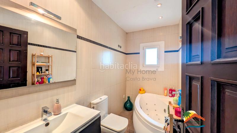 Foto b99b6551-bc30-4315-8d7c-68f5eb248aba. Casa amb xemeneia calefacció aparcament piscina a Lloret de Mar