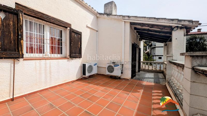 Foto bcfd06d0-1f43-4fcc-97bd-707c9f96a0fd. Casa amb xemeneia calefacció aparcament piscina a Lloret de Mar