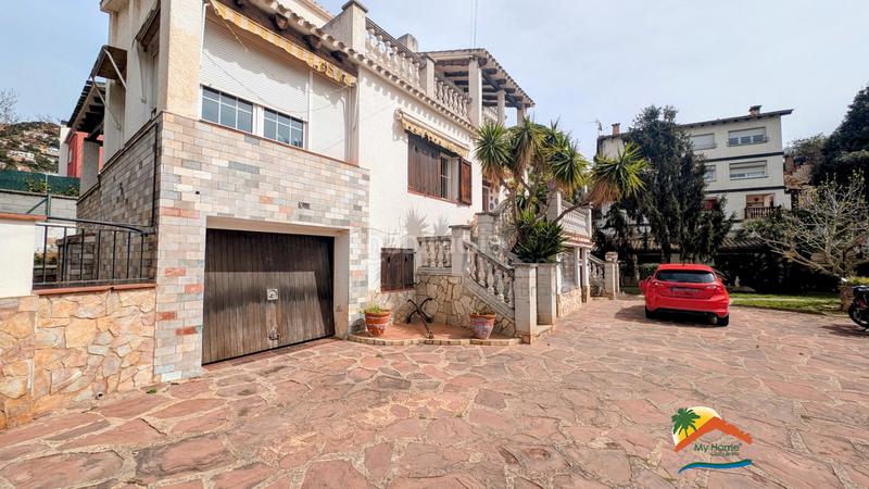 Foto ecb2b999-fbae-4505-a64e-d4a4ccb54dbc. Casa amb xemeneia calefacció aparcament piscina a Lloret de Mar