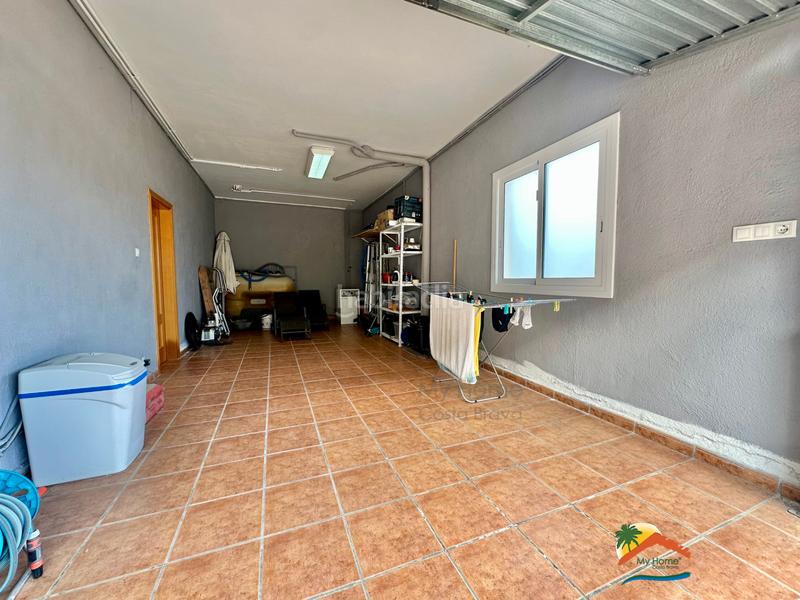 Foto 37b0c9ef-6f36-469a-93c3-dd5e64676496. Casa amb xemeneia calefacció aparcament a Aiguaviva Parc Vidreres