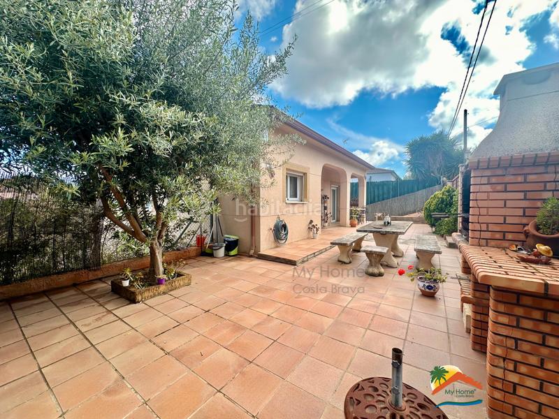 Foto 4a5759da-a709-4919-a633-46683aa37129. Casa amb xemeneia calefacció aparcament a Aiguaviva Parc Vidreres