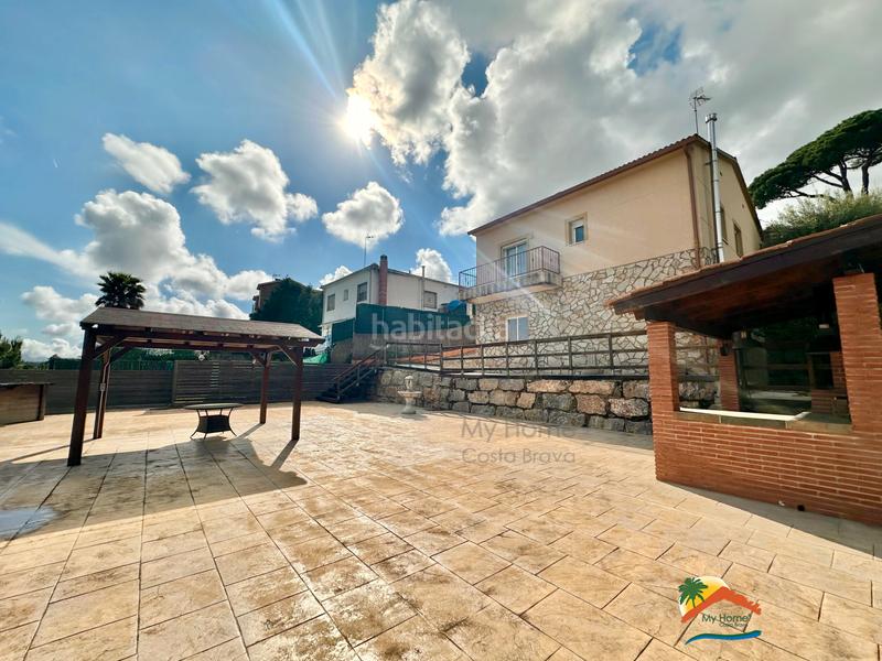 Foto e6999c40-dcdc-4282-8715-eb5220174061. Casa amb xemeneia calefacció aparcament a Aiguaviva Parc Vidreres