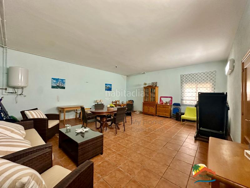 Foto f1f3f9b3-9da0-4313-a2e5-d0363090746c. Casa amb xemeneia calefacció aparcament a Aiguaviva Parc Vidreres
