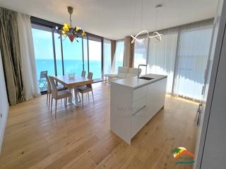 Pis a Passeig de camprodon i arrieta 18. R02527 piso de 3 habitaciones con parking y piscina infinity en