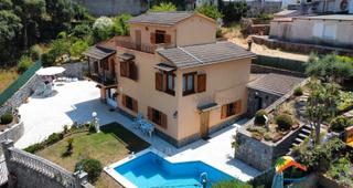 Casa a Aiguaviva Parc. R02535 casa con piscina y apartamento independiente en aiguaviva