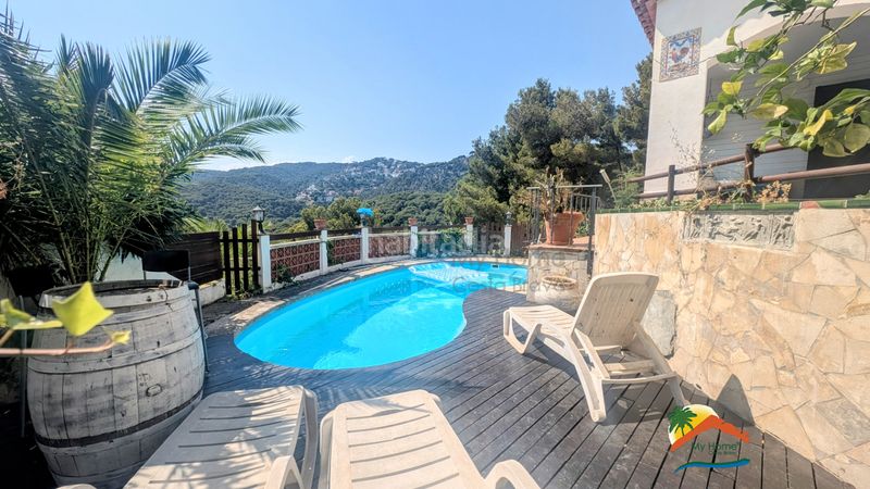 Foto 1330404d-4f86-4af7-87dd-6e325a394b9b. Casa amb xemeneia calefacció aparcament piscina a Lloret de Mar