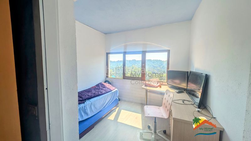 Foto 2ce0c3fc-c309-4cf5-a925-11d0fd2082e7. Casa amb xemeneia calefacció aparcament piscina a Lloret de Mar