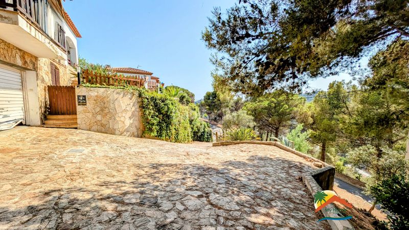 Foto 44530ee8-6ca1-4f9f-a666-211df942d9e2. Casa amb xemeneia calefacció aparcament piscina a Lloret de Mar