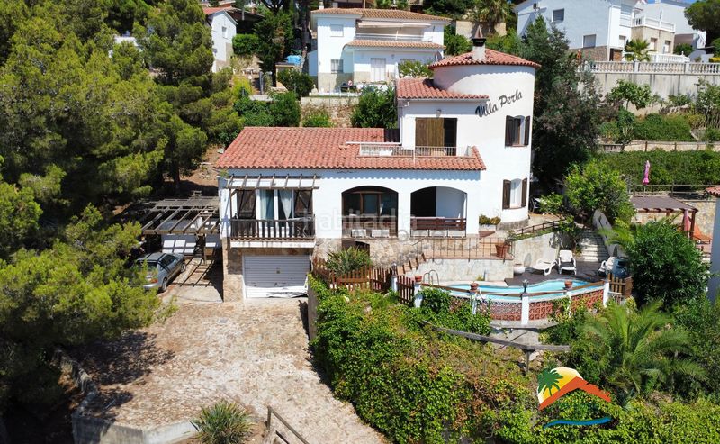 Foto 61c9d4fa-a900-4b3d-9a34-60b8092a7357. Casa amb xemeneia calefacció aparcament piscina a Lloret de Mar