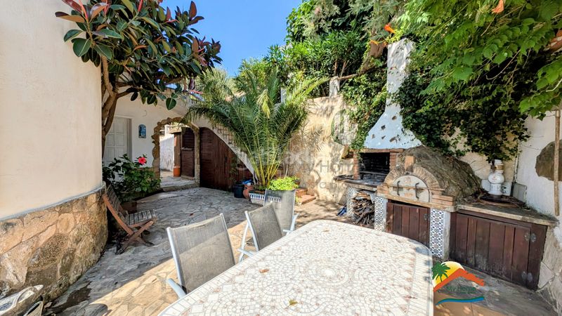 Foto cba696d3-080a-4161-99cf-59dff58abb01. Casa amb xemeneia calefacció aparcament piscina a Lloret de Mar