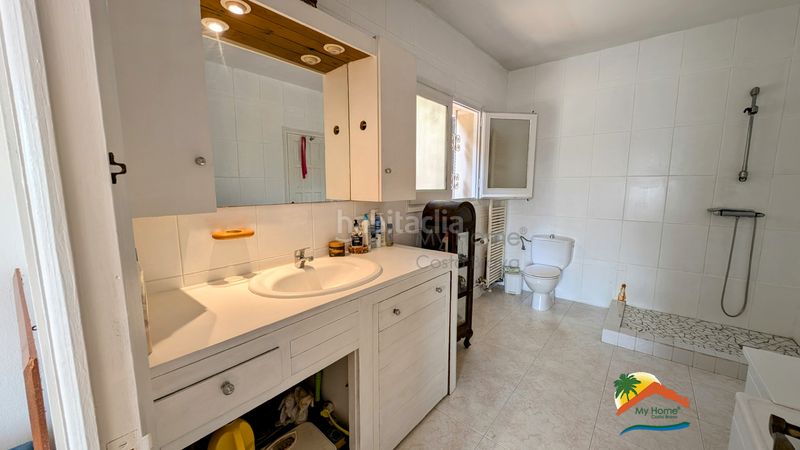 Foto cc55f7fd-5a71-4fd0-840b-669df65e3389. Casa amb xemeneia calefacció aparcament piscina a Lloret de Mar