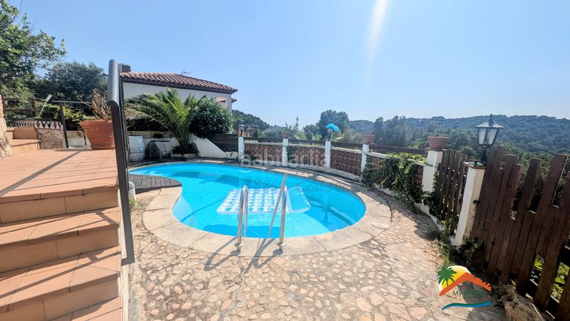 Foto e41bc885-26ec-4fc9-b880-015996da2cb0. Casa amb xemeneia calefacció aparcament piscina a Lloret de Mar