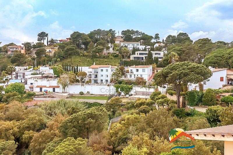 Foto 92d2b924-e2f1-49fd-97af-918bb2e827fd. Chalet r02540 exclusiva villa de estilo ibicenco con licencia turistica, vistas al mar , piscina y 3 apartamentos independientes en serra en Lloret de Mar