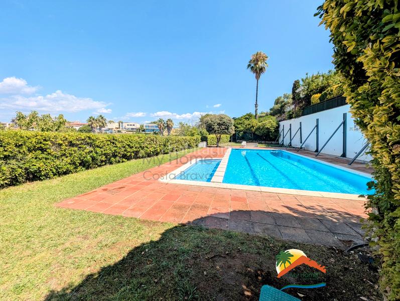 Foto 8135d59b-2bf5-4956-8dd0-64af65964d2b. Casa con camino riscaldamento parcheggio piscina in Lloret de Mar
