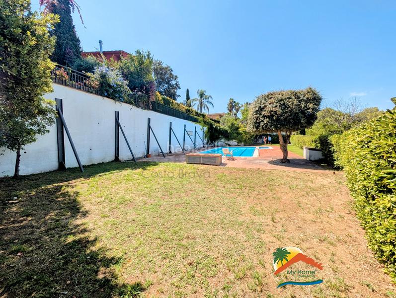 Foto a22495a7-3104-4316-a422-68c6fa47bc14. Casa con camino riscaldamento parcheggio piscina in Lloret de Mar
