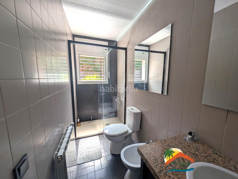 Foto bffbb699-aa5f-4598-a113-ee985416428f. Casa con camino riscaldamento parcheggio piscina in Lloret de Mar