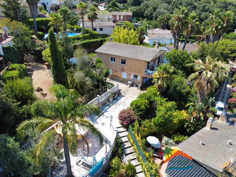 Foto cce29be7-d11c-4ffb-a48b-9baf8fc5216d. Casa con camino riscaldamento parcheggio piscina in Lloret de Mar