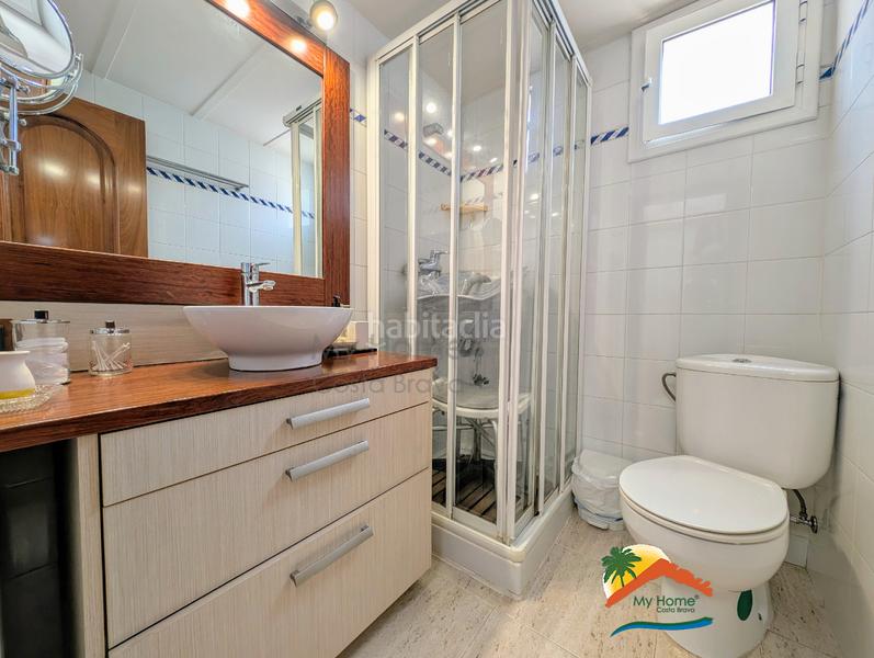 Foto 1bf84ca5-a1ac-4240-a69b-7df61f0eb8d3. Casa con camino riscaldamento parcheggio piscina in Lloret de Mar