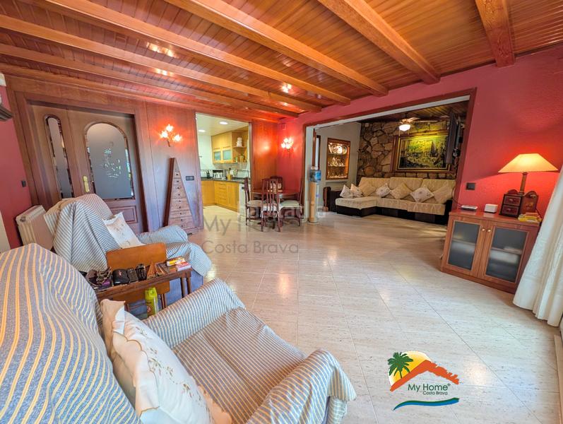 Foto 2855f24c-c2d5-488a-acc1-80331c887139. Casa con camino riscaldamento parcheggio piscina in Lloret de Mar