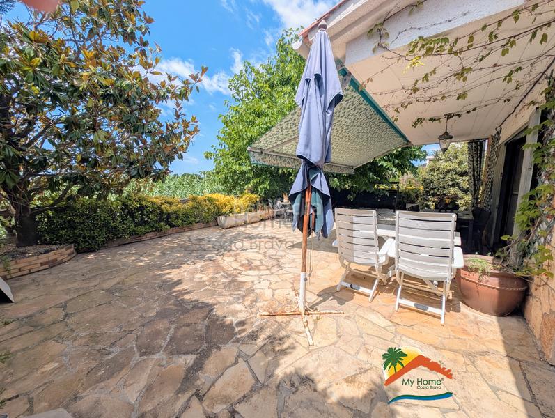 Foto 335ea452-d967-4414-b9ec-da5b73d9a9a1. Casa con camino riscaldamento parcheggio piscina in Lloret de Mar