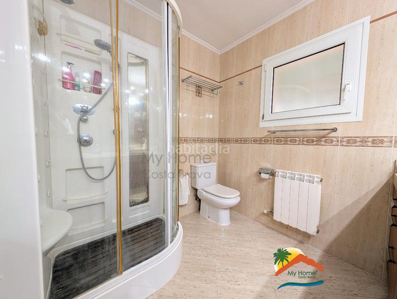 Foto 8c8d2245-d7b1-4377-bdb5-48d73174575d. Casa con camino riscaldamento parcheggio piscina in Lloret de Mar