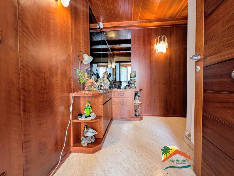 Foto 9f4ddc57-cf9d-4a18-bb32-02af8150b0ae. Casa con camino riscaldamento parcheggio piscina in Lloret de Mar