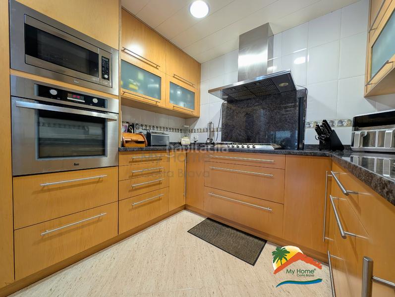 Foto aa6b1707-fd27-4da6-bc3c-5081e3509a01. Casa con camino riscaldamento parcheggio piscina in Lloret de Mar