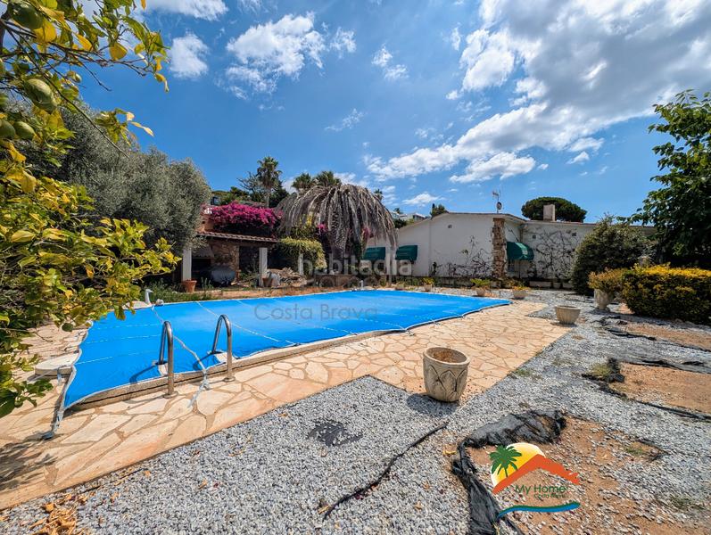 Foto e98ac3fa-cc9e-4d71-9a18-c55e426425ff. Casa con camino riscaldamento parcheggio piscina in Lloret de Mar