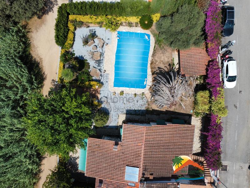 Foto f62ff5cf-748f-42b3-a6d0-97060859eb8a. Casa con camino riscaldamento parcheggio piscina in Lloret de Mar