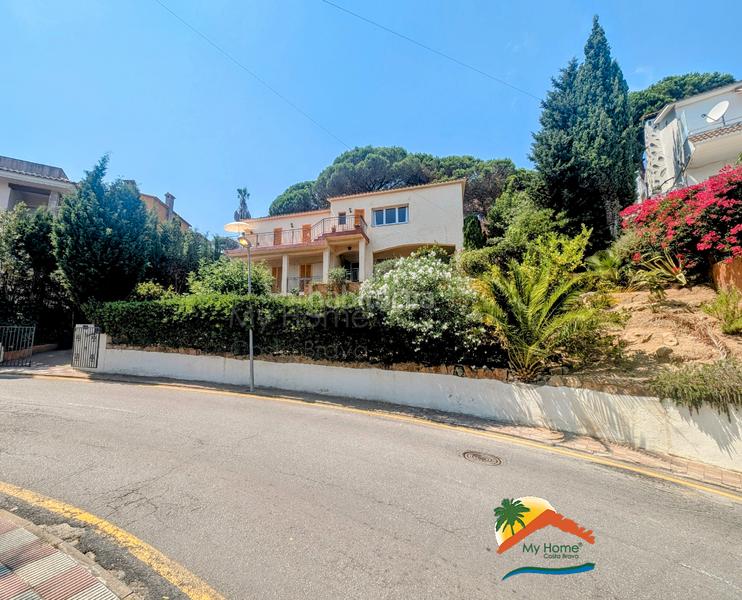 Foto 1aa7f281-83e2-4b76-95a1-4a5d80c91abd. Casa amb xemeneia calefacció aparcament a Condado del Jaruco - Puigventós Lloret de Mar
