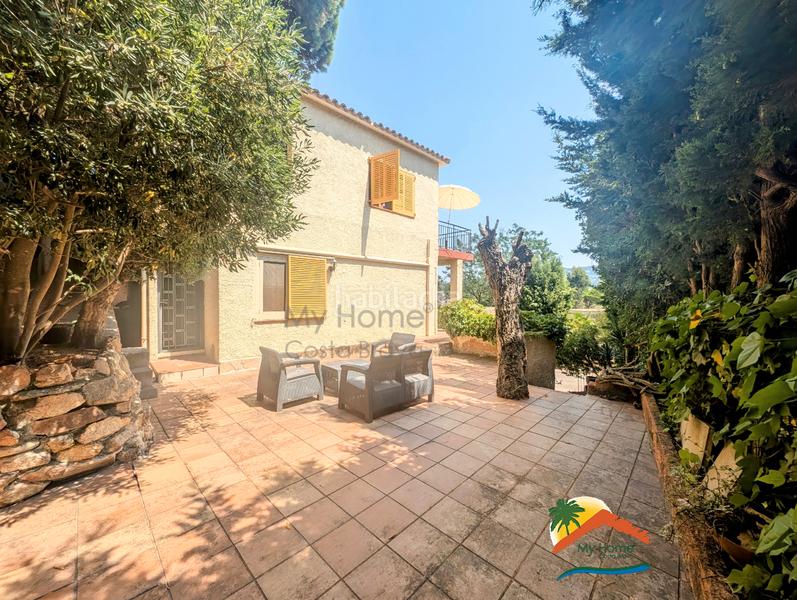 Foto 1d9d216d-85f4-4f69-994c-55bdbe594793. Casa amb xemeneia calefacció aparcament a Condado del Jaruco - Puigventós Lloret de Mar