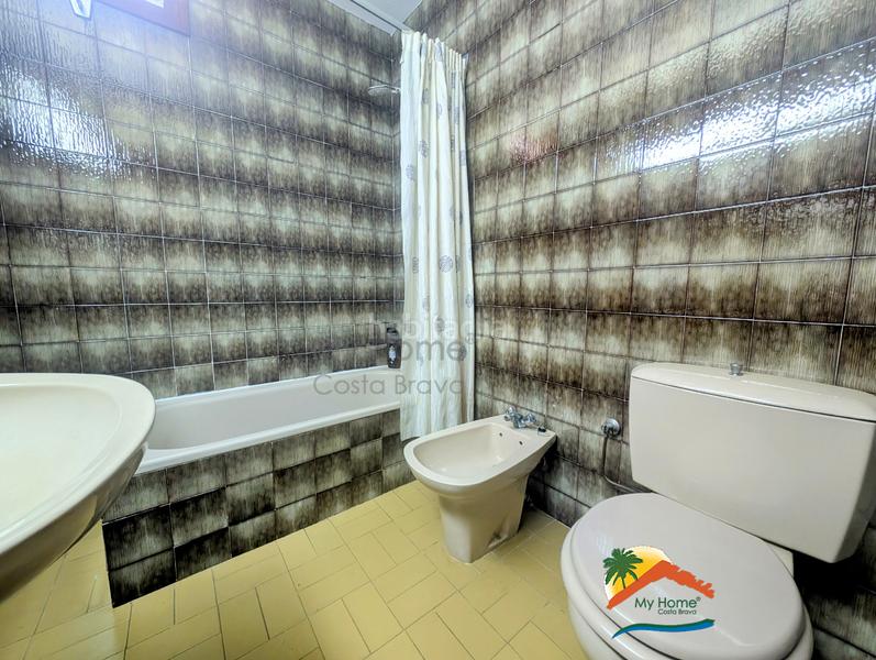 Foto 73e0b351-9154-4ae8-9e09-f2adf68331a9. Casa amb xemeneia calefacció aparcament a Condado del Jaruco - Puigventós Lloret de Mar