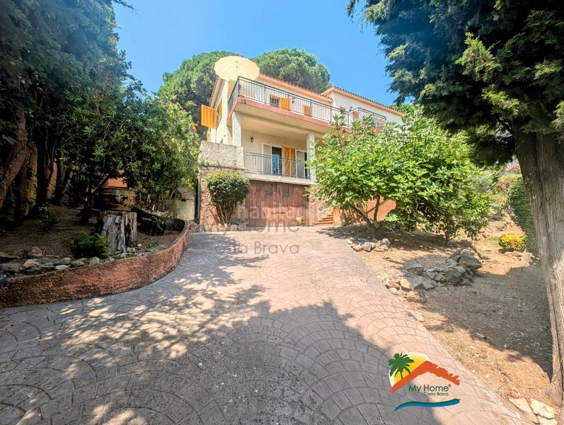 Foto a7787b1d-b0e1-49f8-ae7b-cb529ab13e67. Casa amb xemeneia calefacció aparcament a Condado del Jaruco - Puigventós Lloret de Mar