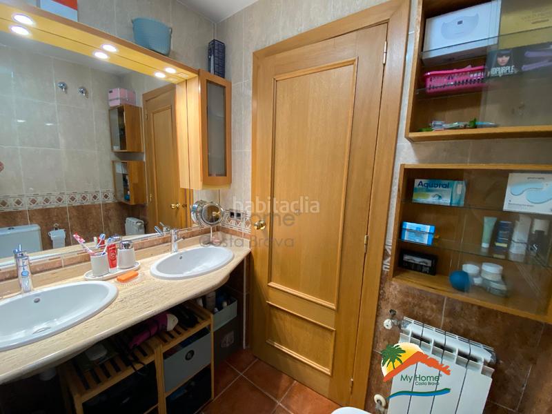 Foto cd38fd7b-f7ed-4c2a-b750-fe403bcac6ab. Doppelhaus mit kamin heizung parking pool in Centre Blanes